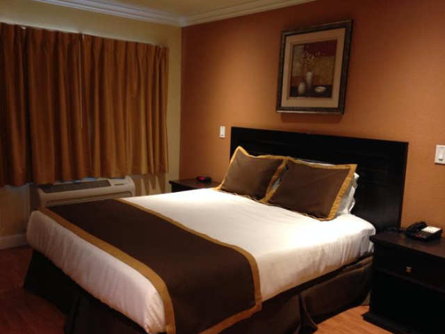 Monterey Surf Inn - Monterey