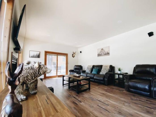 Cheerful Kathy's Cabin, King Bed, Hot Tub, Close to NAU, Airport & Hiking Trails! - Flagstaff
