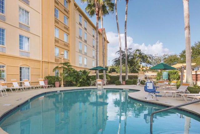 La Quinta by Wyndham Orlando Airport - On Property Food Trucks & Free Airport Shuttle - Orlando