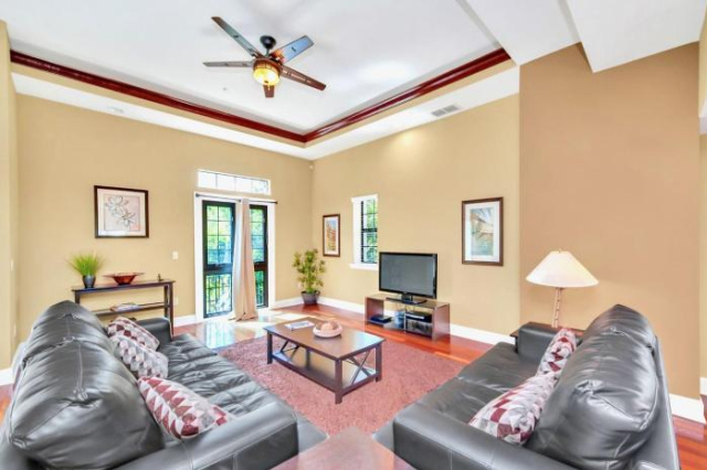Lovely 4BR Townhome with Resort Access Near Disney - Orlando