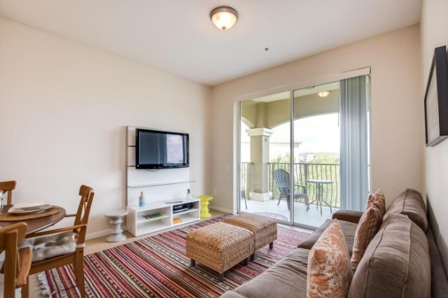 Cozy Condo wPrivate Balcony & FREE Resort Access - Orlando