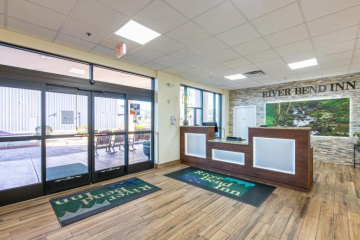 Pigeon Forge Riverfront Hotel