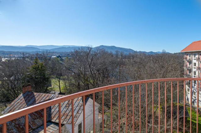 Pigeon Forge Riverfront Hotel - Pigeon Forge