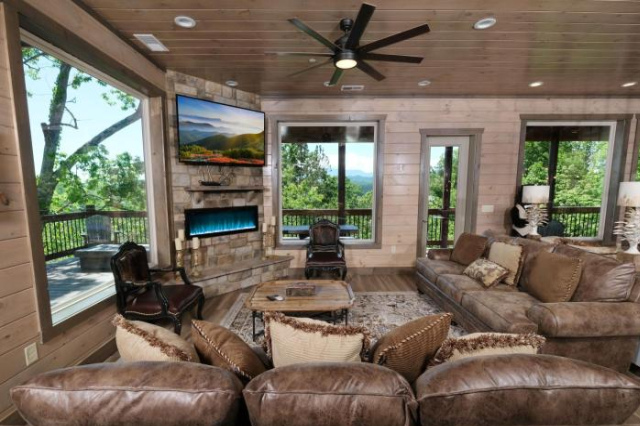 Hibernation Hideaway - Pigeon Forge