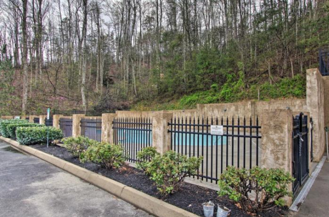 Pigeon Forge Cabin with Hot Tub 5 Mi to Dollywood - Pigeon Forge