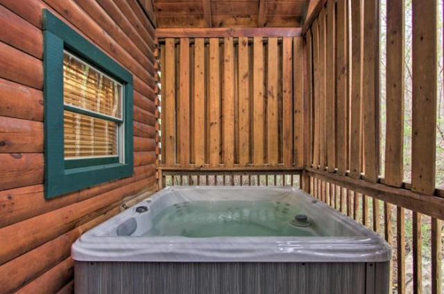 Pigeon Forge Cabin with Hot Tub 5 Mi to Dollywood - Pigeon Forge