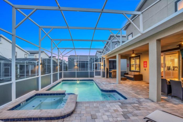 LARGE Villa, Private Pool Game Room Movie Theater - Kissimmee