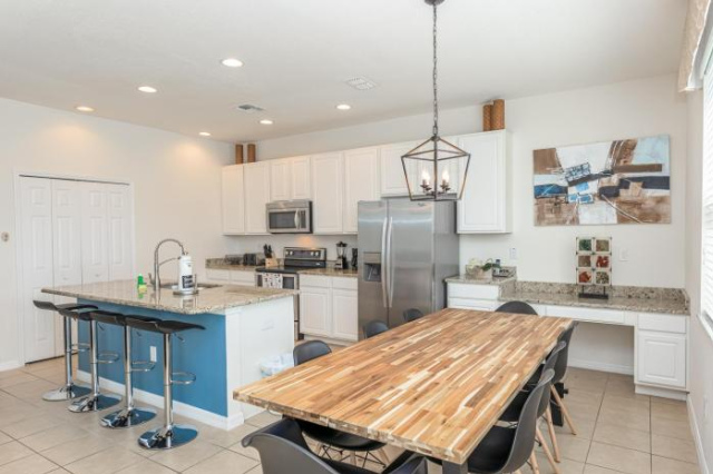 Fantastic Lakeview Townhome near Disney - Kissimmee