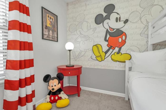 Stunning Lake View Themed Bedrooms with Comfortable and Sophisticated Decor 5WS886 - Kissimmee