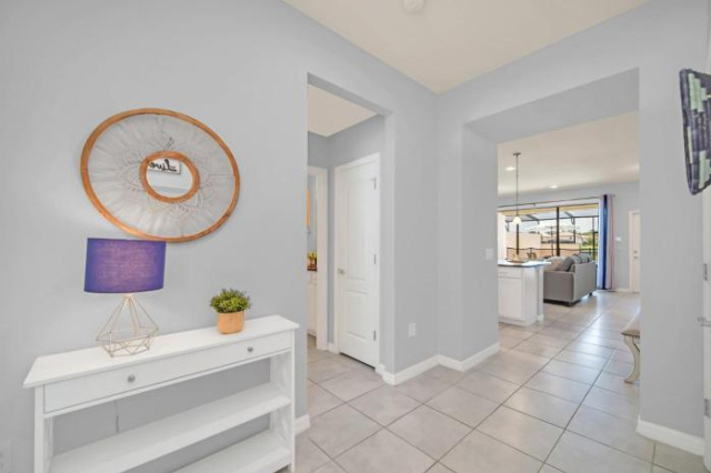 Stunning Lake View Themed Bedrooms with Comfortable and Sophisticated Decor 5WS886 - Kissimmee
