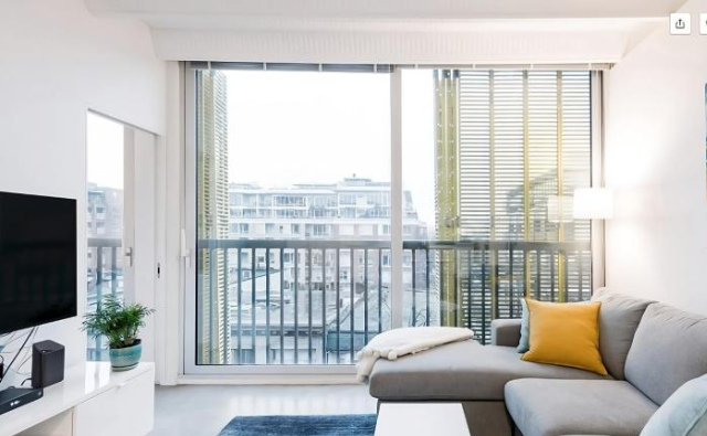 Modern, Bright & Beautiful, 1 Bedroom Downtown Apt with Rooftop Patio - Vancouver