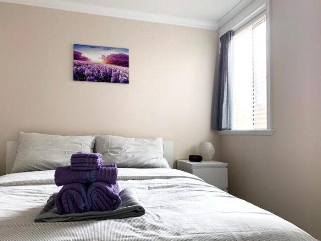 Perfect Location - Tidy & Comfy Suite 5 Mins to Skytrain & Restaurant & Banks, 2 Stops To Metrotown - Vancouver
