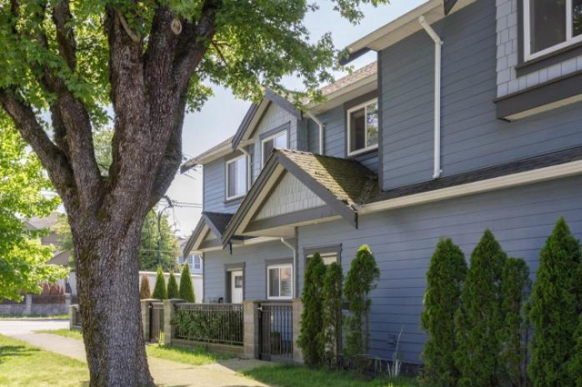 2 Bedroom Upper suite on East 44th for 5 people - Vancouver