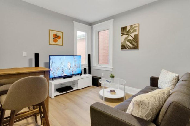 Cozy Nordic Haven in Corso Italy - Toronto