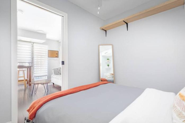 Charming 1BD Townhouse Near Lake - Toronto