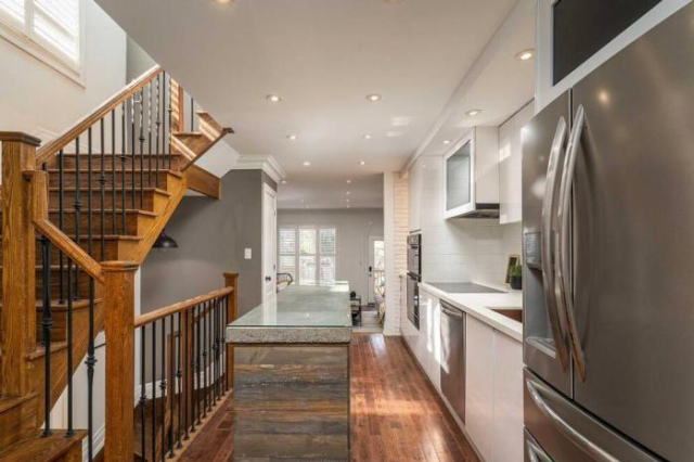 Beautiful 3BR House in the Heart of Greek Town - Toronto