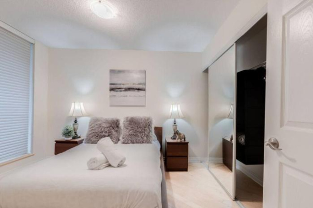2BR with Parking Terrace and Stunning View of CN Tower - Toronto