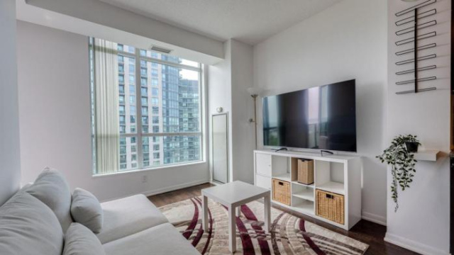 Modern Lake View 1BR Condo plus Den with Balcony - Toronto