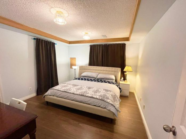 Private Suite with Private Entrance King bed - 里士滿