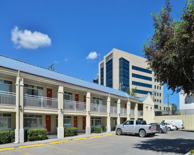 Econolo Lodge Inn - Calgary