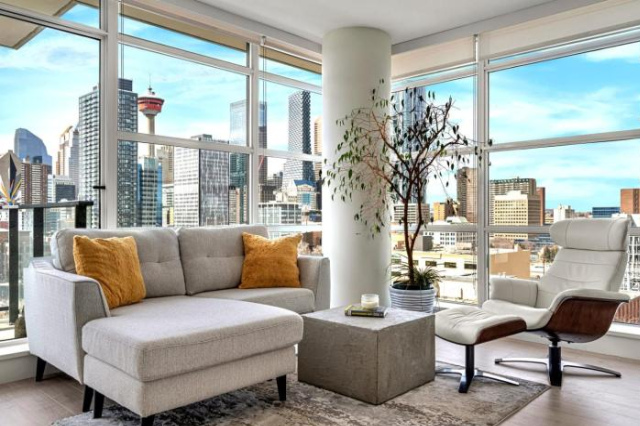 Luxury Corner Unit w Tower Views, Prime Location - Calgary