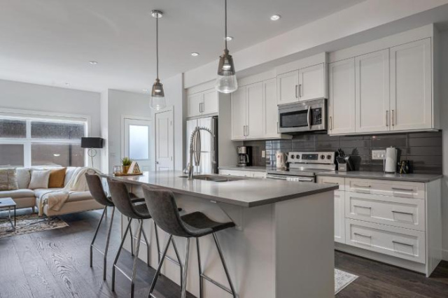Contemporary Luxury 4-Bedroom House near Downtown - Calgary