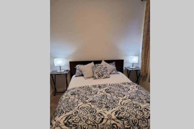 Small Paris Two Bedrooms entire house - 卡爾加里