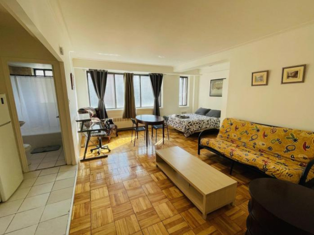 Stylish Montreal Apartment: Comfortable Stay in the Golden Square Mile - Montreal