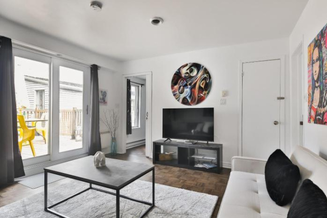 FREE PARKING and CENTRAL location - Montreal