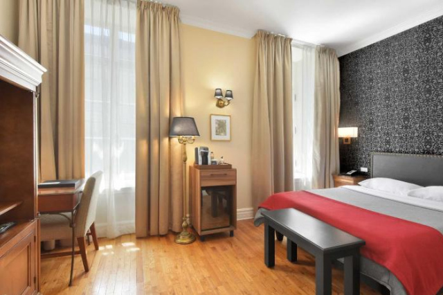 Hotel Bonaparte - Montreal