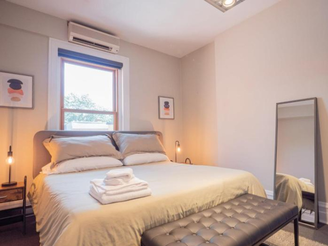 Big Bright and Beautiful 2br Apt in Westmount - Montreal