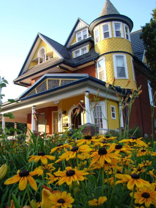 A Moment in Time Bed and Breakfast - Niagara Falls