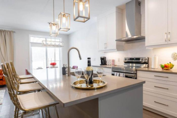 Luxury Niagara 3 Bdr Townhouse /Garage