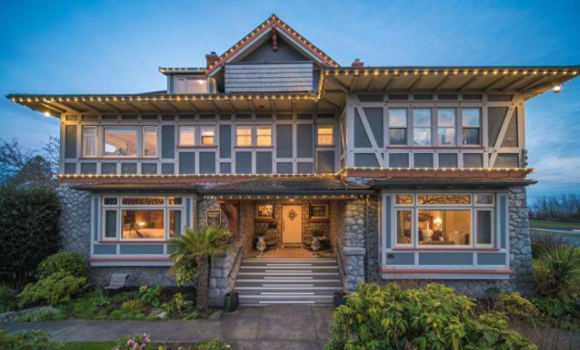 Dashwood Manor Seaside Bed and Breakfast - Victoria
