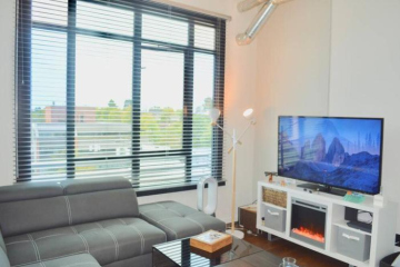 The Jukebox - Modern Industrial 1 Bedroom Downtown