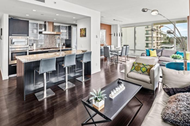 Falls Empress Suite by Iris Properties - Victoria
