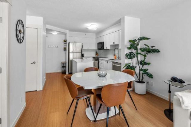 Astoria Elegance by Iris Properties - Victoria