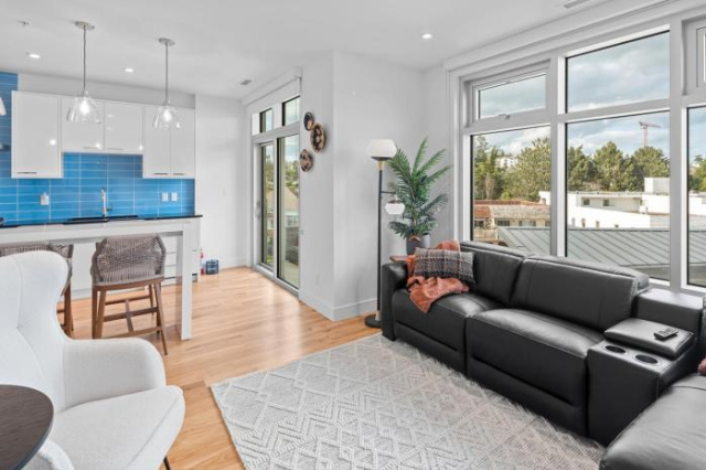 West Bay Topaz by Iris Properties! - Victoria