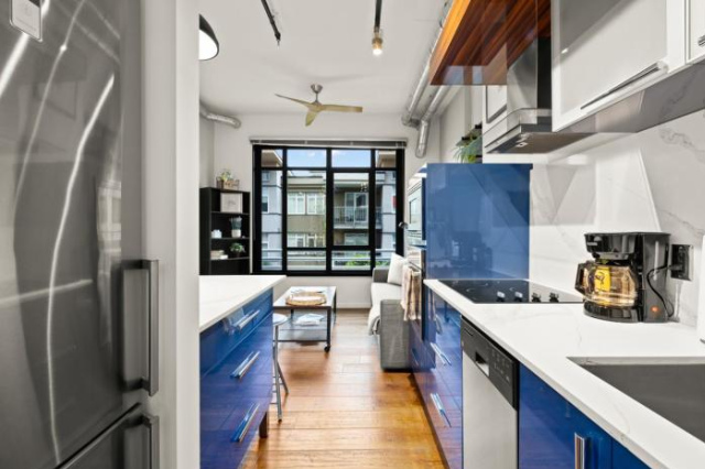 Conveniently located! Downtown, Gym, Pet Friendly. - Victoria