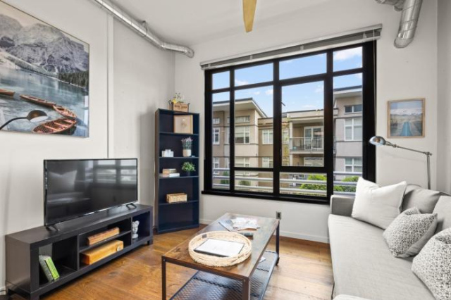 Conveniently located! Downtown, Gym, Pet Friendly. - Victoria