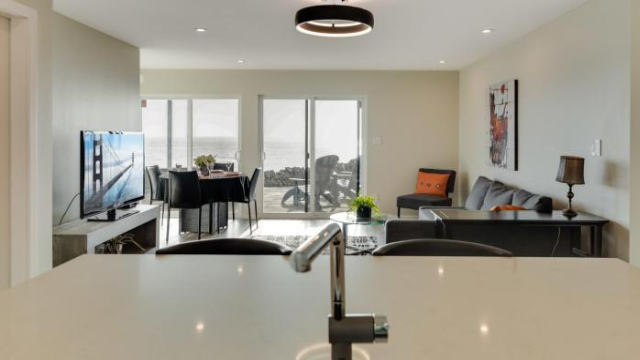 Otter Grotto 1 bed suite - Oceanfront Relaxation - Victoria
