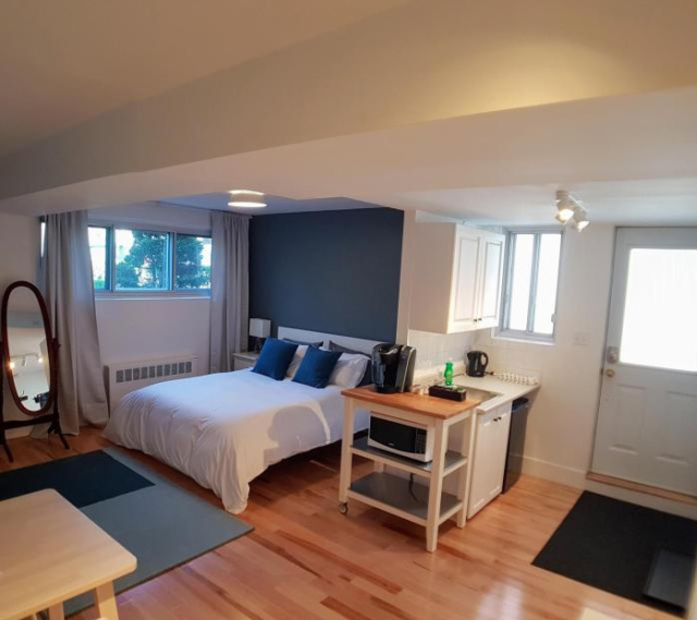 Bright and Spacious Studio Apartment - Quebec