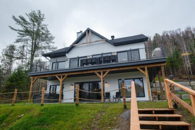 Le Chalet Saint-Cerf - Ski, Waterfront and Spa - Quebec