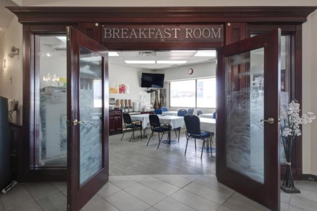 Ramada by Wyndham Nisku Edmonton Airport - 艾伯塔省