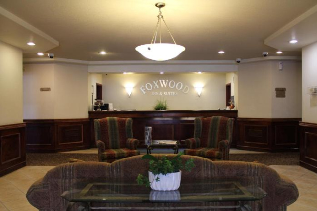 Foxwood Inn and Suites - 艾伯塔省