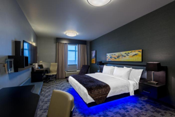 Applause Hotel Calgary Airport by CLIQUE