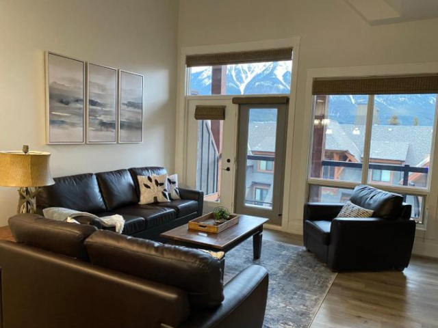 Spectacular Penthouse With Amazing Views, Indoor Pool and Hot tub - 艾伯塔省