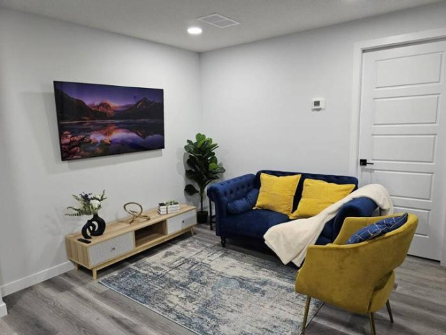 Modern 2BR Oasis legal Suite - Alberta