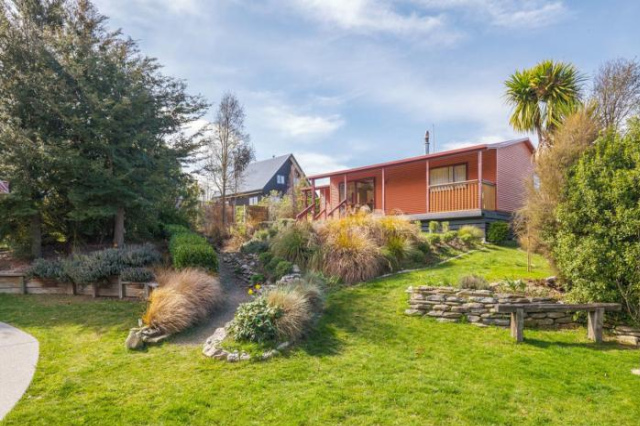 Korimako Ridge - Lake Hawea Holiday Home - Otago
