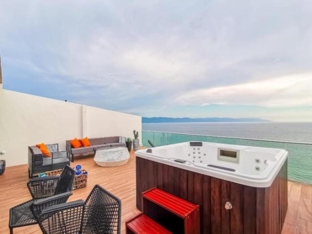 Icon Vallarta- PH rooftop with Jacuzzi! - Puerto Vallarta
